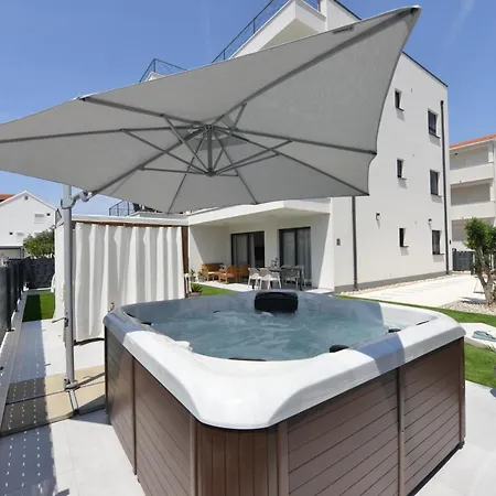 Mi Ciovo With Private Hot Tub And Garden Appartamento Traù