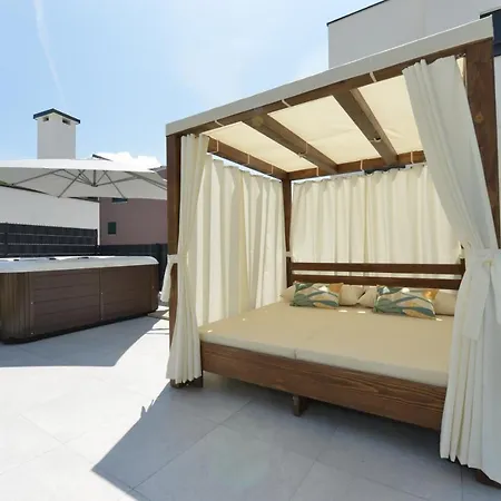 Appartamento Mi Ciovo With Private Hot Tub And Garden Traù