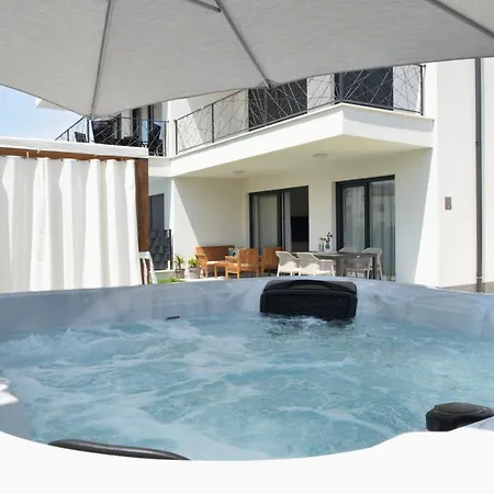 Mi Ciovo With Private Hot Tub And Garden Traù