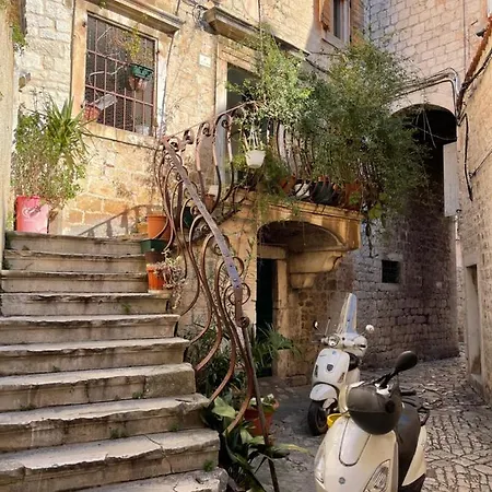 Mi Ciovo With Private Hot Tub And Garden Appartamento