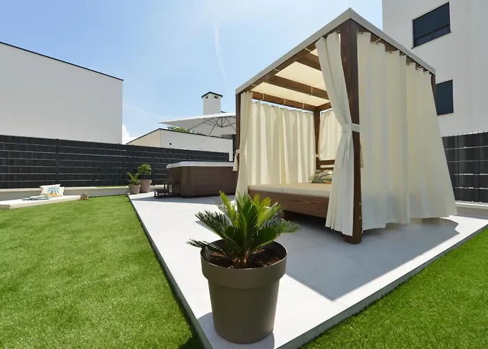 Mi Ciovo With Private Hot Tub And Garden * 트로기르