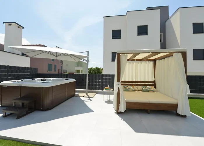 Mi Ciovo With Private Hot Tub And Garden 아파트