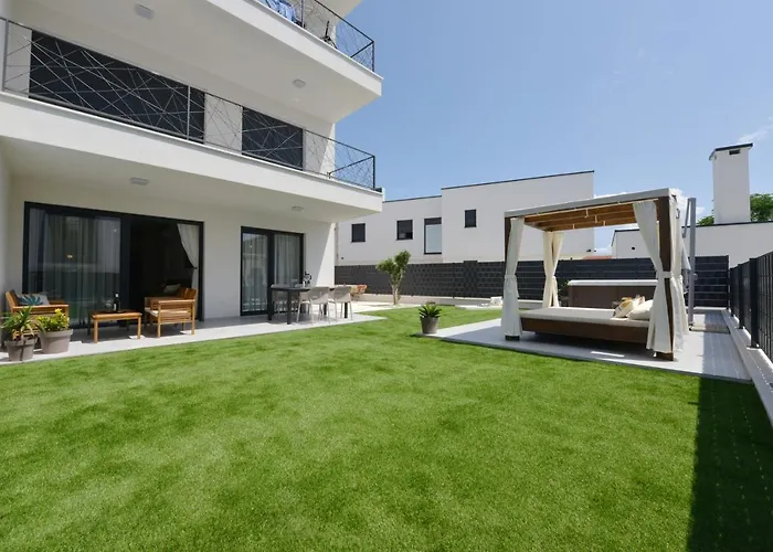 Mi Ciovo With Private Hot Tub And Garden * 트로기르