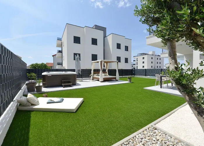 아파트 Mi Ciovo With Private Hot Tub And Garden *
