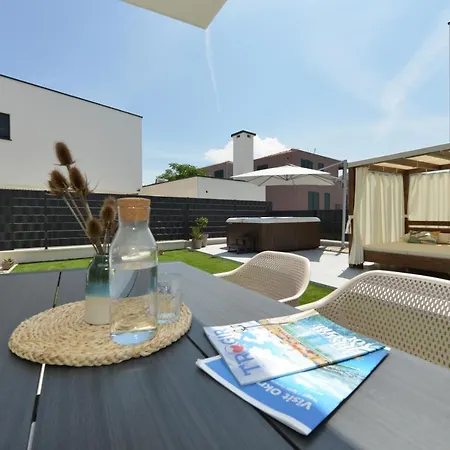 Mi Ciovo With Private Hot Tub And Garden * تروغير