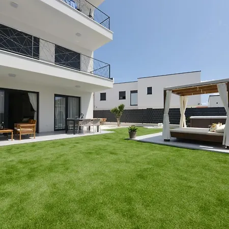 Mi Ciovo With Private Hot Tub And Garden * تروغير