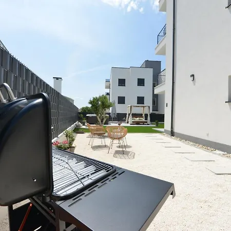 شقة Mi Ciovo With Private Hot Tub And Garden