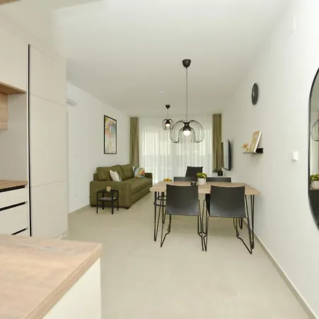 Mi Ciovo With Private Hot Tub And Garden Lejlighed Trogir