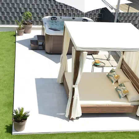 شقة Mi Ciovo With Private Hot Tub And Garden تروغير