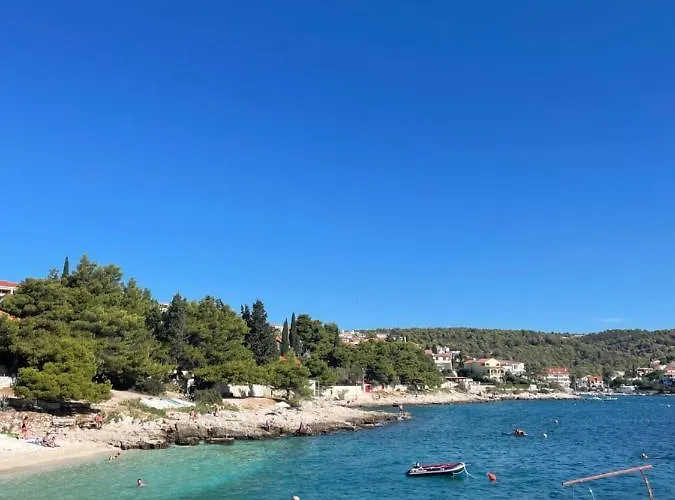 Mi Ciovo With Private Hot Tub And Garden Apartamento Trogir