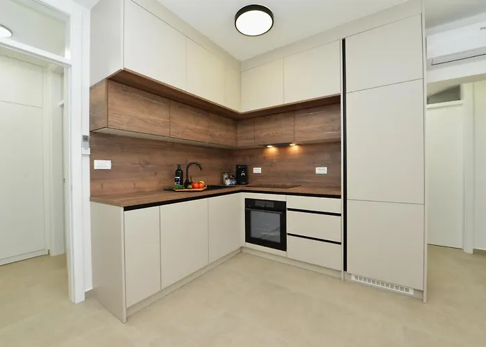 Mi Ciovo With Private Hot Tub And Garden Apartamento Trogir