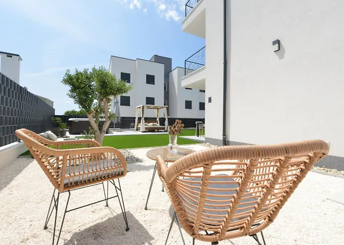 Apartmán Mi Ciovo With Private Hot Tub And Garden *
