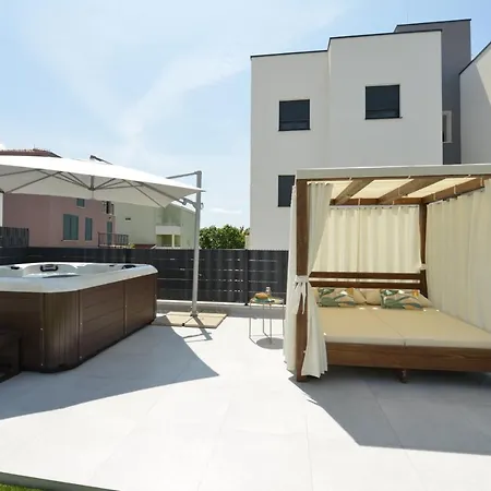 Mi Ciovo With Private Hot Tub And Garden Lägenhet