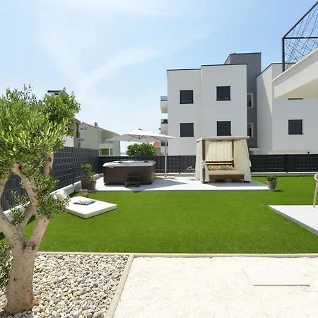 Lägenhet Mi Ciovo With Private Hot Tub And Garden Trogir