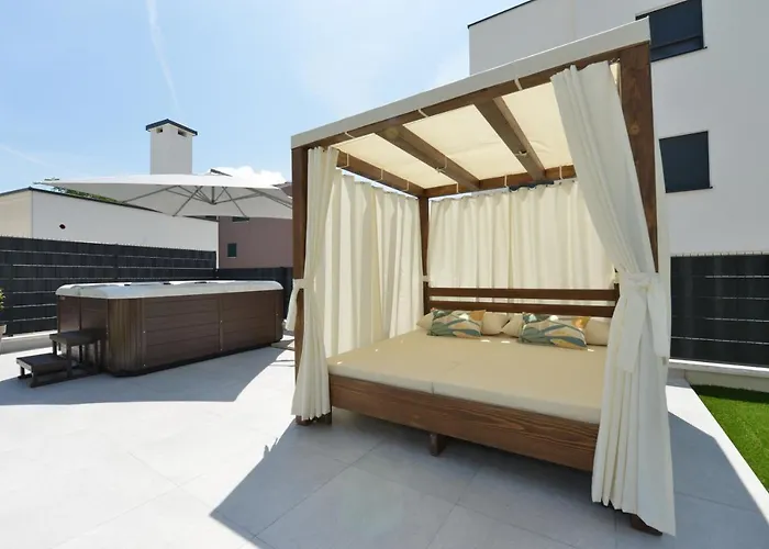 Lägenhet Mi Ciovo With Private Hot Tub And Garden Trogir