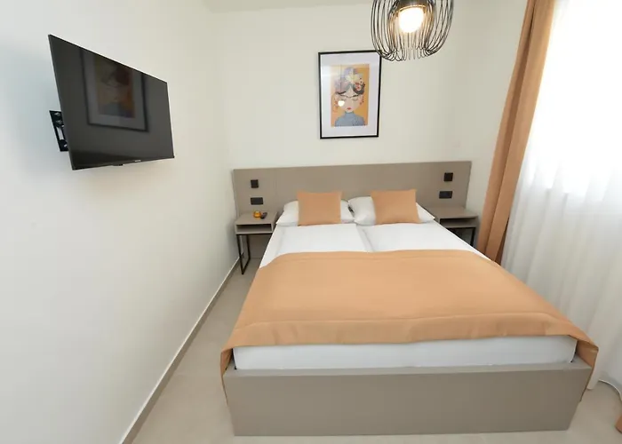 Lägenhet Mi Ciovo With Private Hot Tub And Garden Trogir