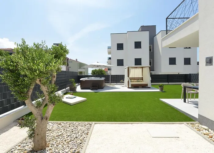 Lägenhet Mi Ciovo With Private Hot Tub And Garden Trogir